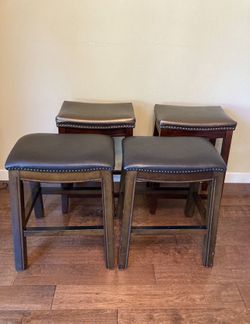 4 Wood Cushioned Island Chairs