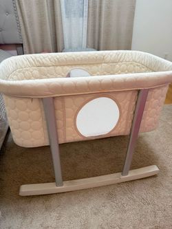 Baby Bassinet swinging (rocking)