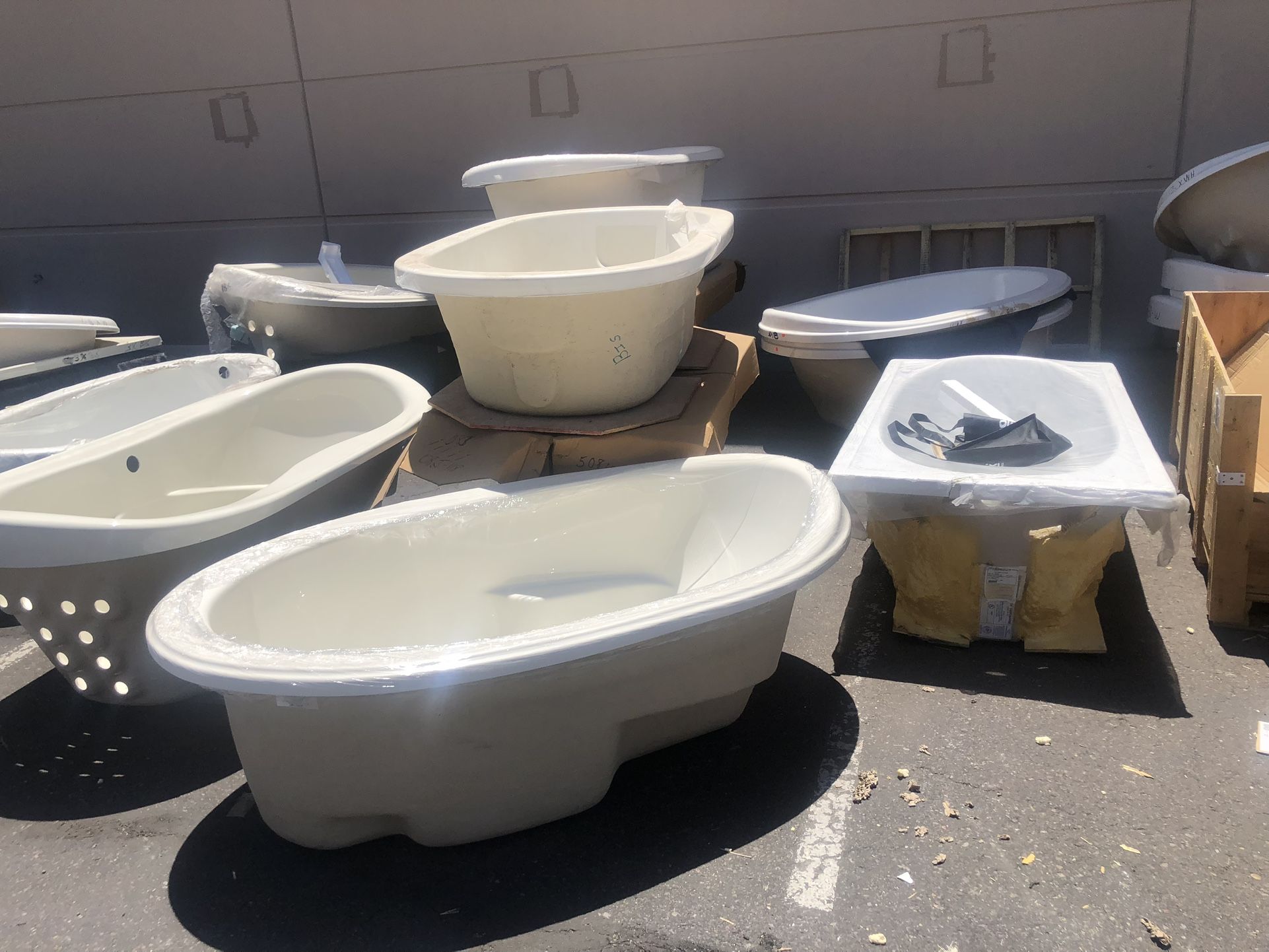 Bathtubs. Store Display Any Tub $20!