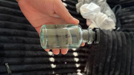 Louis button perfume