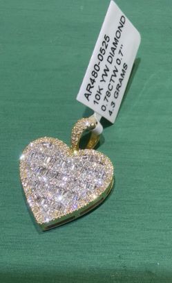 10kt Gold Natural Diamond Heart Pendant 