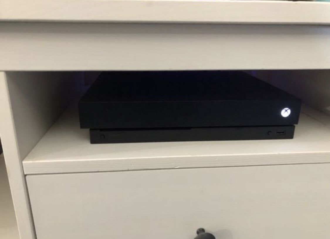 XBOX One X 1 TB 4K Excellent Condition