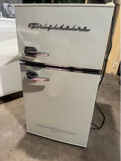 Frigidaire retro fridge white
