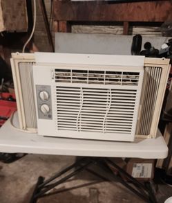 WINDOW AC AIR CONDITIONER UNIT