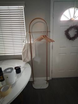 Modern Minimalist Freestanding Clothing Rack – Wood Look