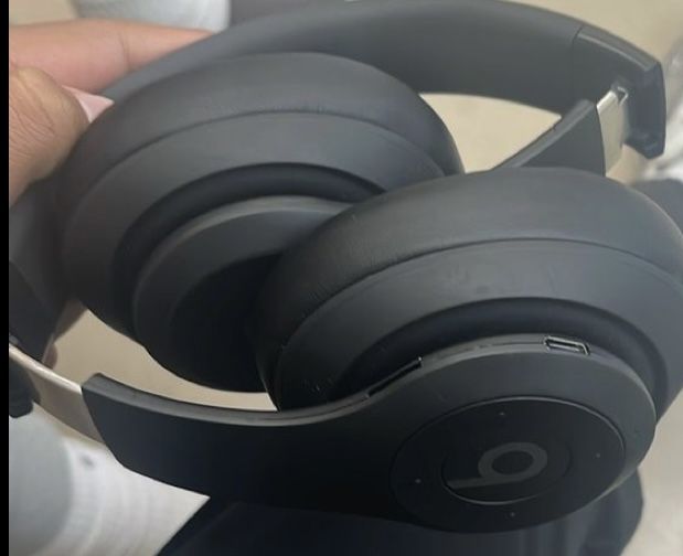Beats/headphones