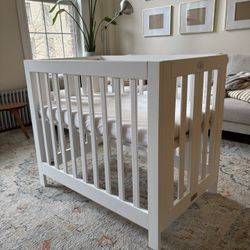 Folding Mini crib