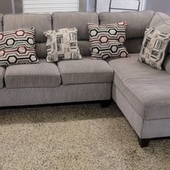 Nice Sectional (I CAN DELIVER)