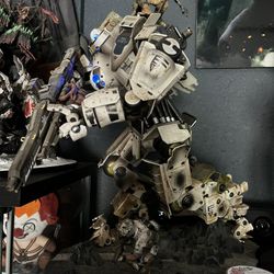 TITAN FALL Statue & Art Book .