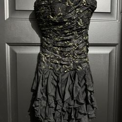 BLACK & GOLD PROM DRESS (S)