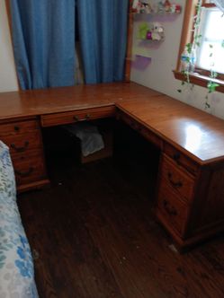 Vintage Heavy Solid Wood Desk W/Drawers & Keys 🔑