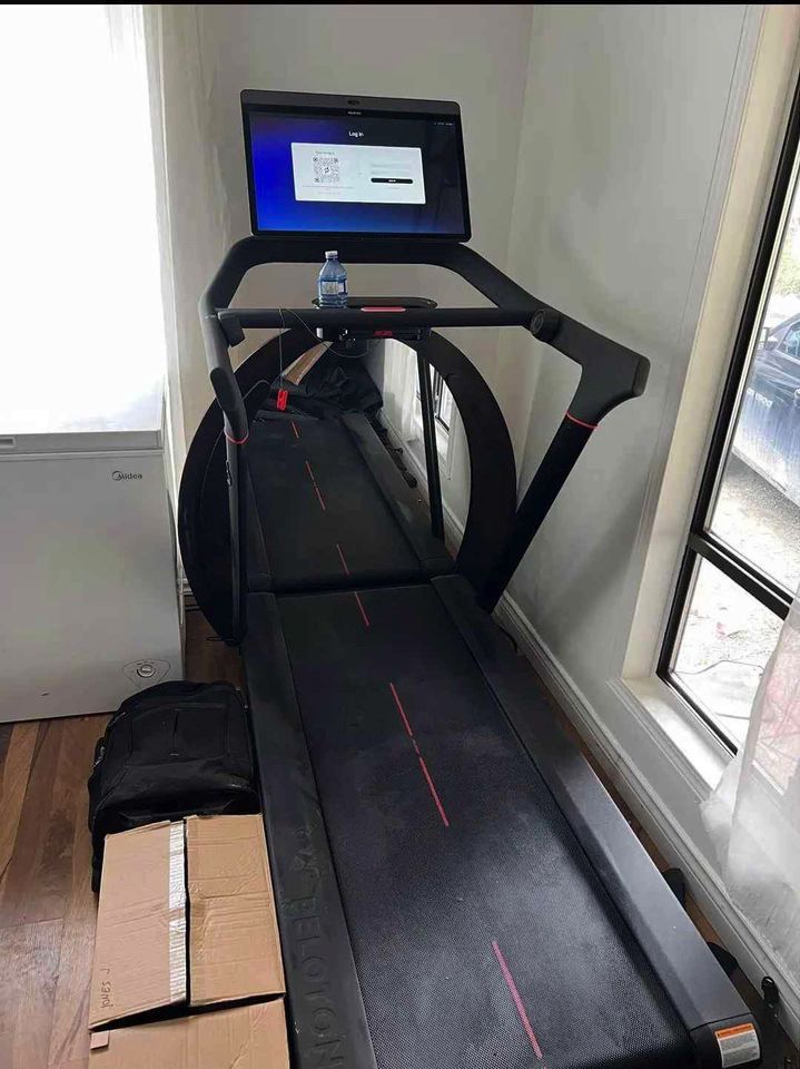 Peloton-(treadmill)