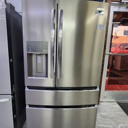 FRIDGIDAIRE GALLERY COUNTER DEPTH REFRIGERATOR WITH 1YEAR WARRANTY/1AÑO DE GARANTIA POR ESCRITO 