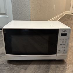 Whirlpool 0.7 cu. ft. Countertop Microwave - White