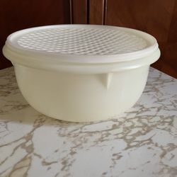 vintage Tupperware 516-1 replacement grid colander strainer with a flow-thru lid seal. 