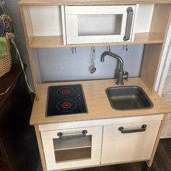 IKEA Play kitchen Pick Up In Eastavle 