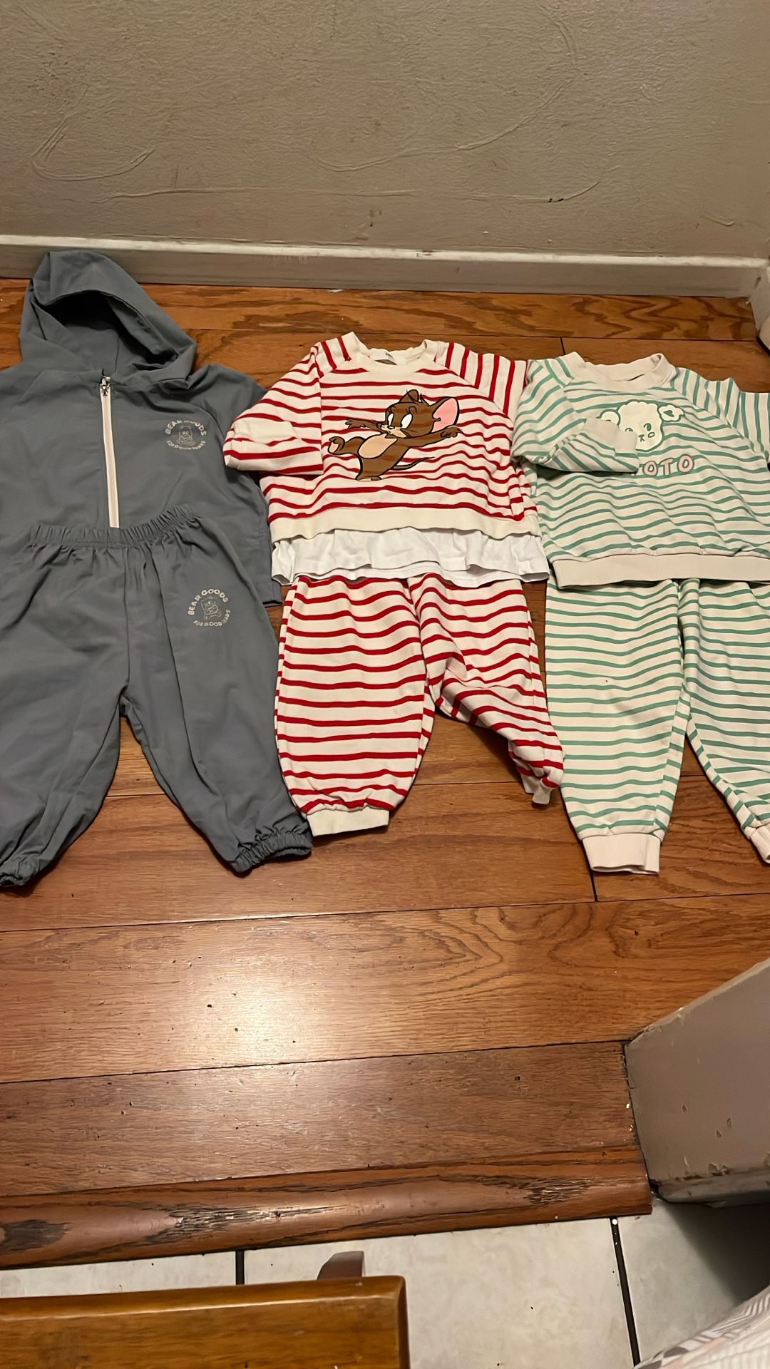 Lot Of 7pcsToddler Boy Size 2T Clothes Sets Long Sleeves Uniqlo Fleece Pant