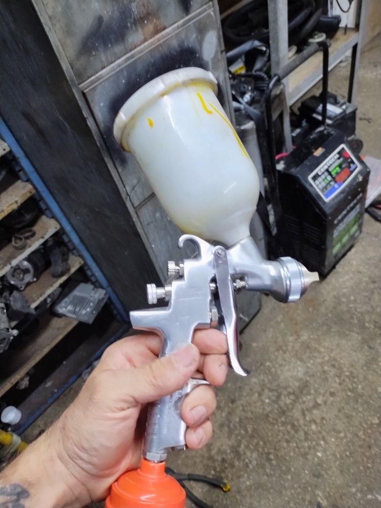 Anesta Iwata Air Corso High Volume Low Pressure. Used 3 Times.