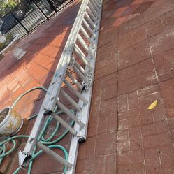 Excellent Condition Big Sizes Aluminum Extension, Ladders