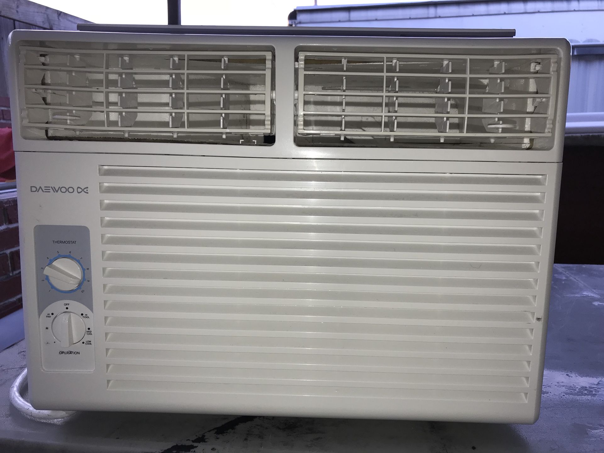 10000 ac Daewoo window Airconditioner in like new condition
