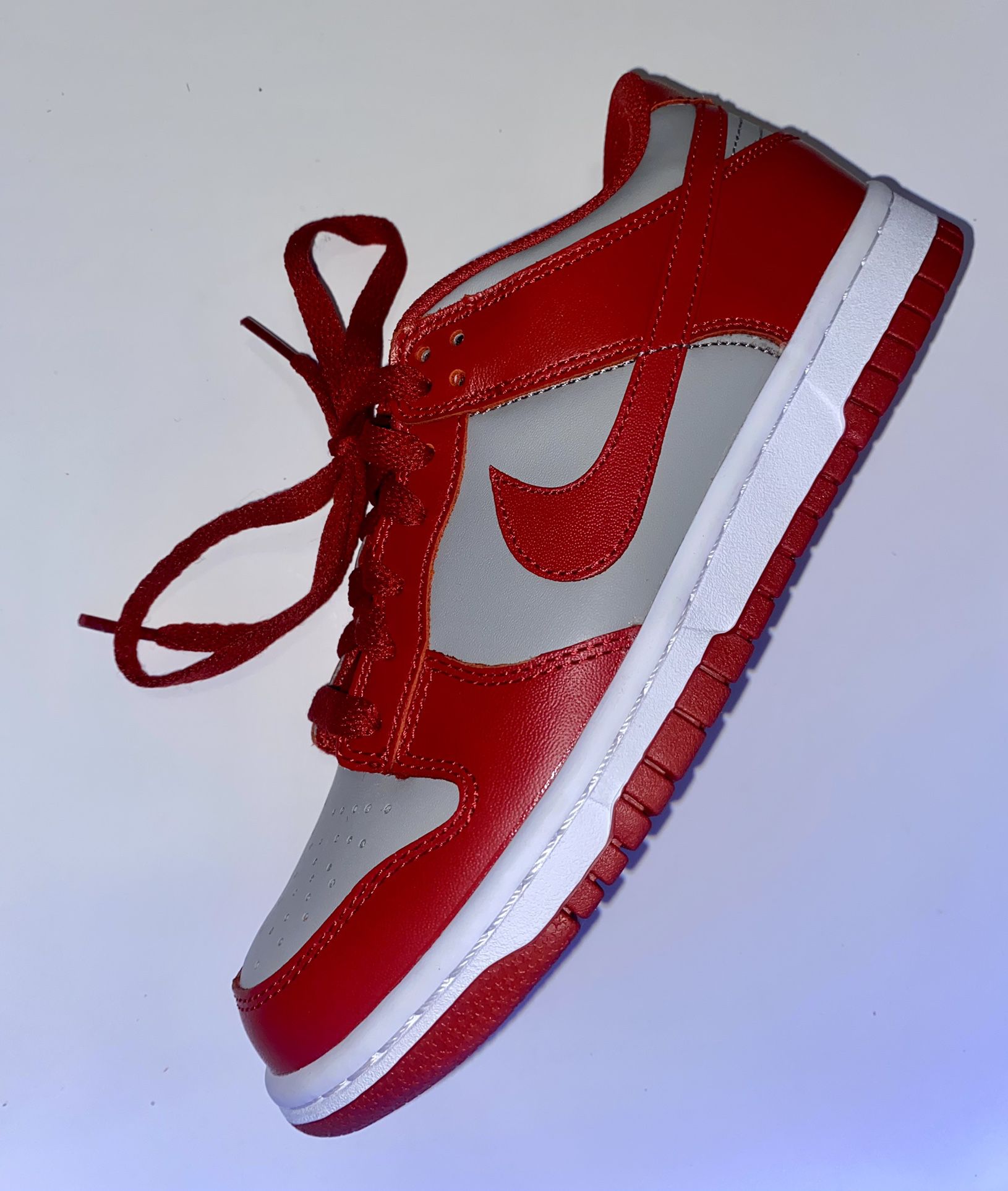 Nike Dunks Uni Red - 6.5 Women / 5Y for Sale in Tomball, TX - OfferUp