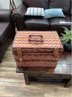 Wicker picnic basket