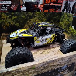 Axial Capra 1/18 scale four-wheel drive with front and rear steering