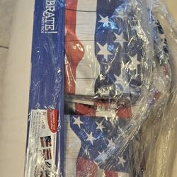NEW  JULY 4TH. PLATES, TABLECLOTH, NAPKINS 
