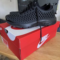Tennis Shoes