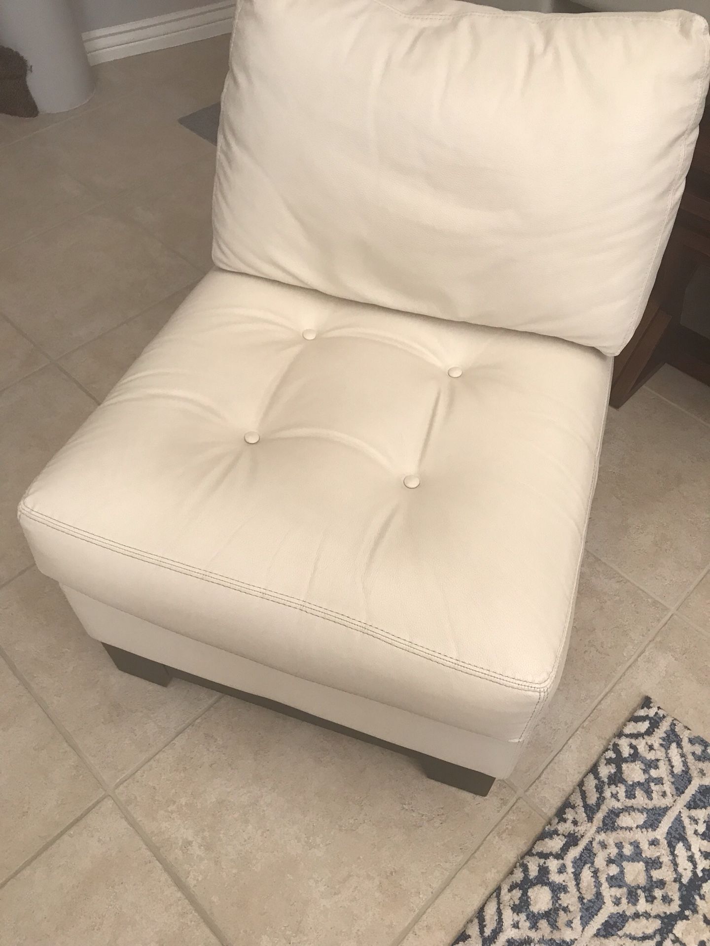 Leather chair. Excellent condition $65.00