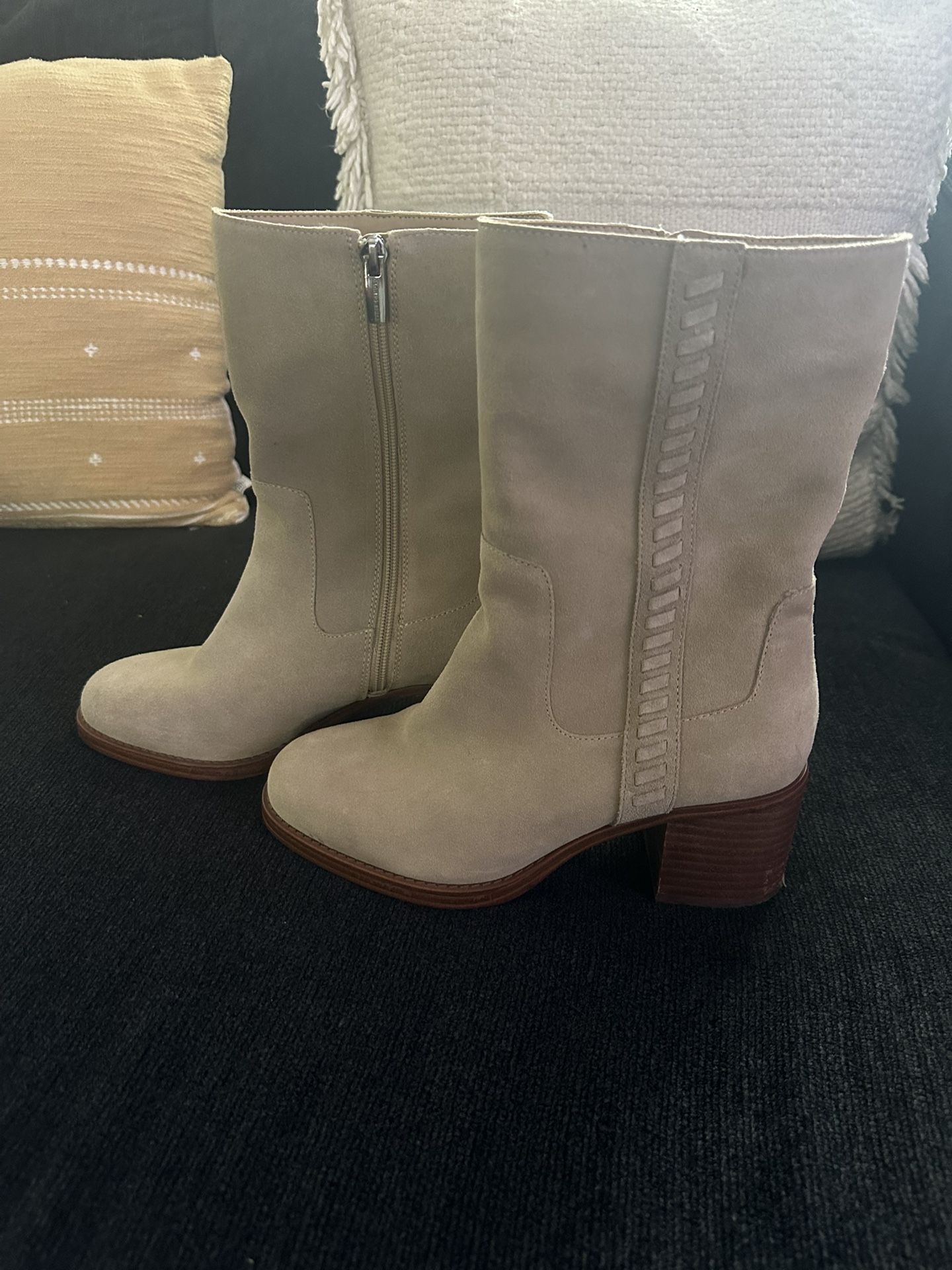 Vince Camuto Boots Size 7 1/2 Women’s