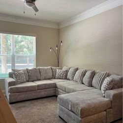 😍 Brand New Oversized Grey Comfy Luxury Sectional $1199