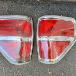 STOCK FORD F-150 Rear Taillights One Has Crack