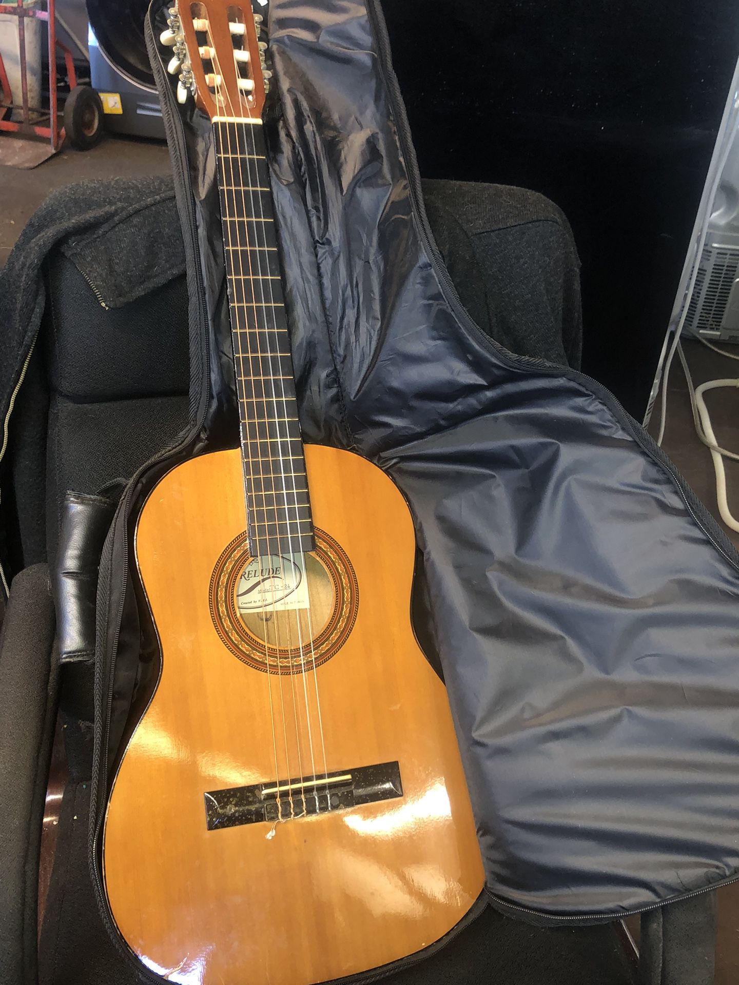 Prelude Classical Guitar With Backpack Gig Bag