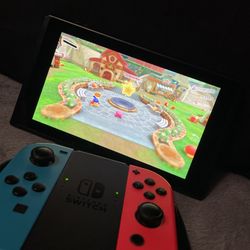 NINTENDO SWITCH GOOD CONDITION