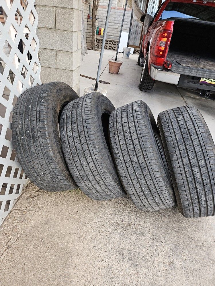 4 Michelin Tires 265 65 18... 
