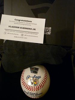 Signed baseball Vladimir Guerrero Jr.