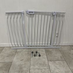 Extra Wide Safety Gate / Pet Gate - Fits Openings 30” - 48”