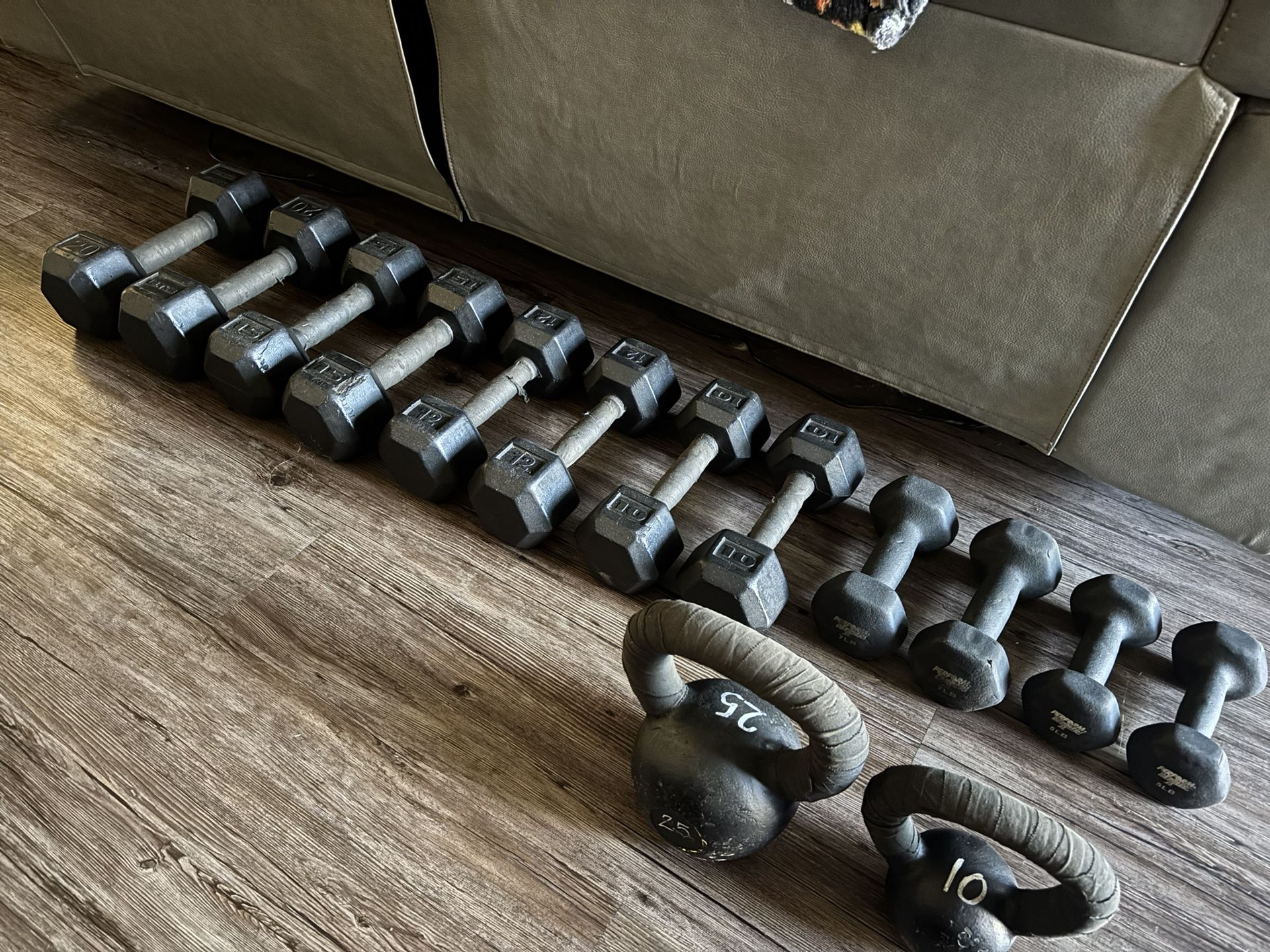 173 Lbs Total Weight Dumbbell Weights: 2x5, 2x7, 2x10, 2x12, 2x15 And 2x20 Lbs. Kettle Bells: 1x10 And 1x25 Lbs TAKE ALL FOR $110 Cash Only