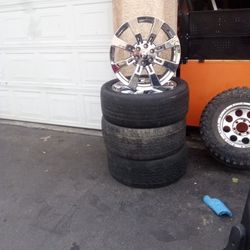 Chevy Rims 22" 305/45R22.   $300.00