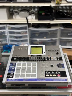 Roland  MV-8000 Production Studio Sampler MIDI Sequencer Workstation