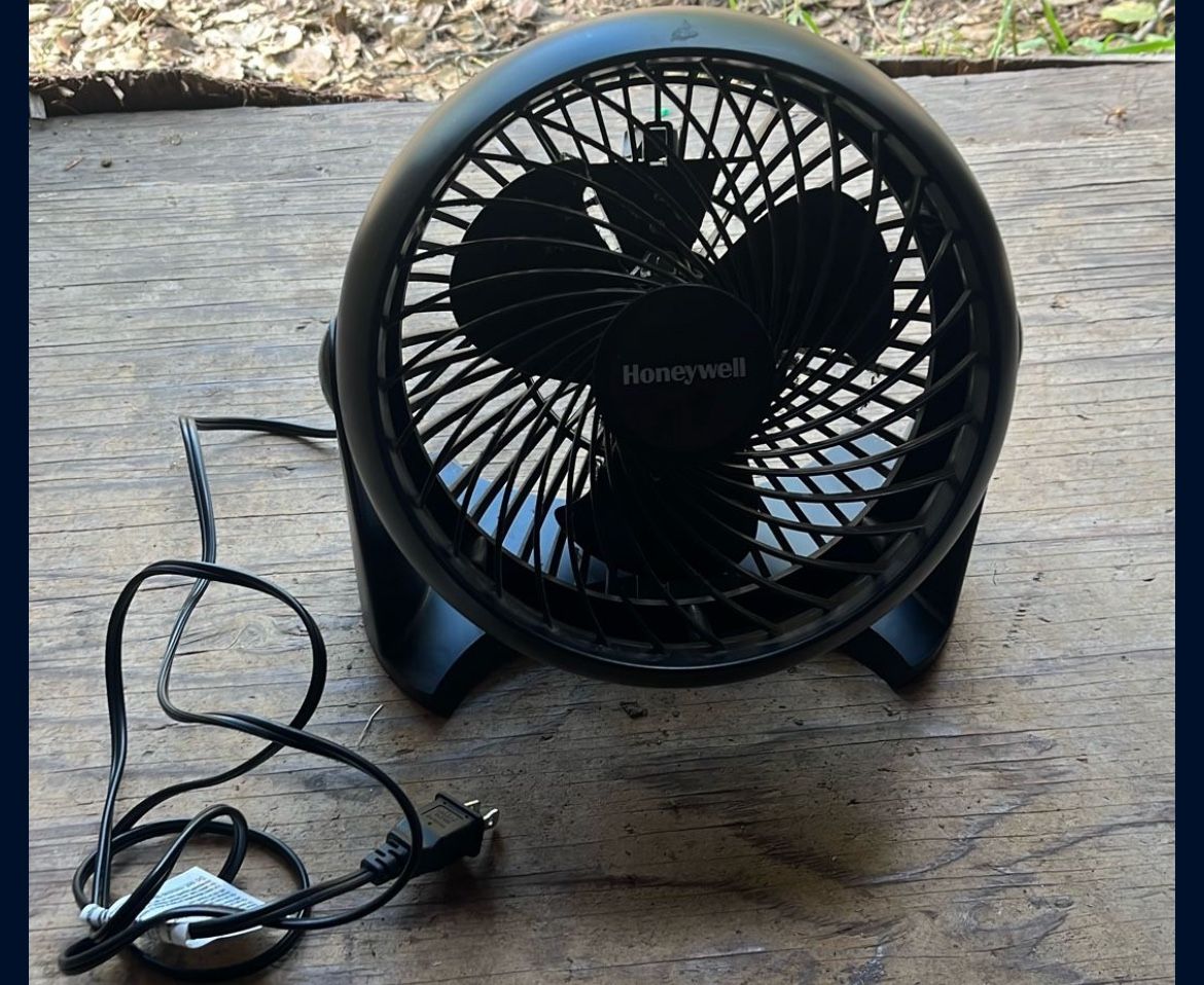 small 3 speed honeywell fan 15$