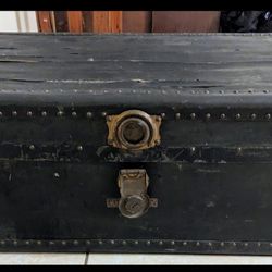 Mendel travel trunk antique , Approx From 1900's