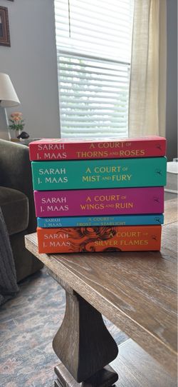 ACOTAR A COURT OF THORNS AND ROSES