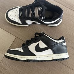 Nike Panda Dunks 