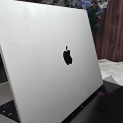 MacBook Pro - M1- 2021- 1TB SSD