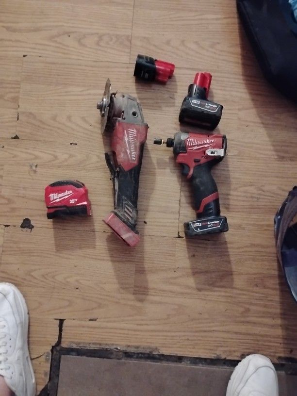 MILWAUKEE TOOLS