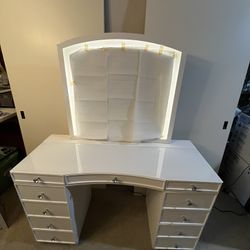 New Tresanti Heidi Double Pedestal Vanity Table with Adjustable LED Lighted Mirror. See description.