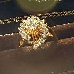 **GREAT DEAL** Vintage 18K Gold plated Ring - Size 6 - I WILL INCLUDE 3 FREE NECKLACES IF BOUGHT BEFORE 11/15