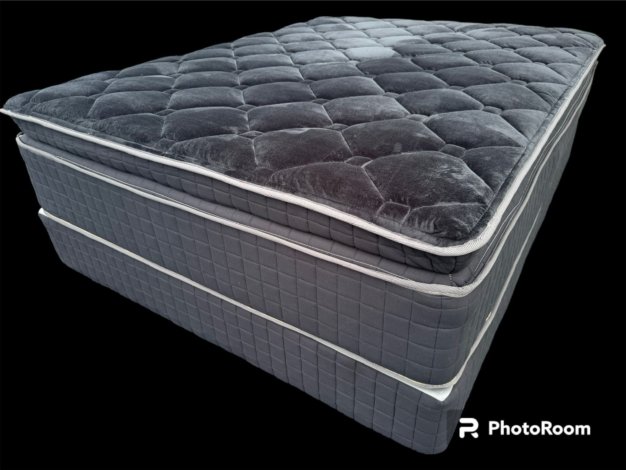 14” Queen Midnight Collection Hybrid Pillow Top Mattress!